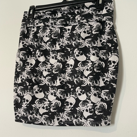 Edgy Black and White Skull Print Mini Skirt - Picture 2 of 3